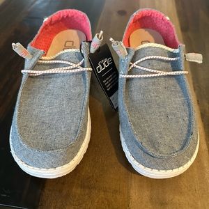 Hey Dude’s size 9 brand new never worn
